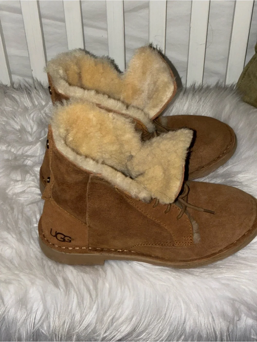 UGG Women’s Quincy Leather And Sheepskin Lace Up Boots Tan Size 6.5